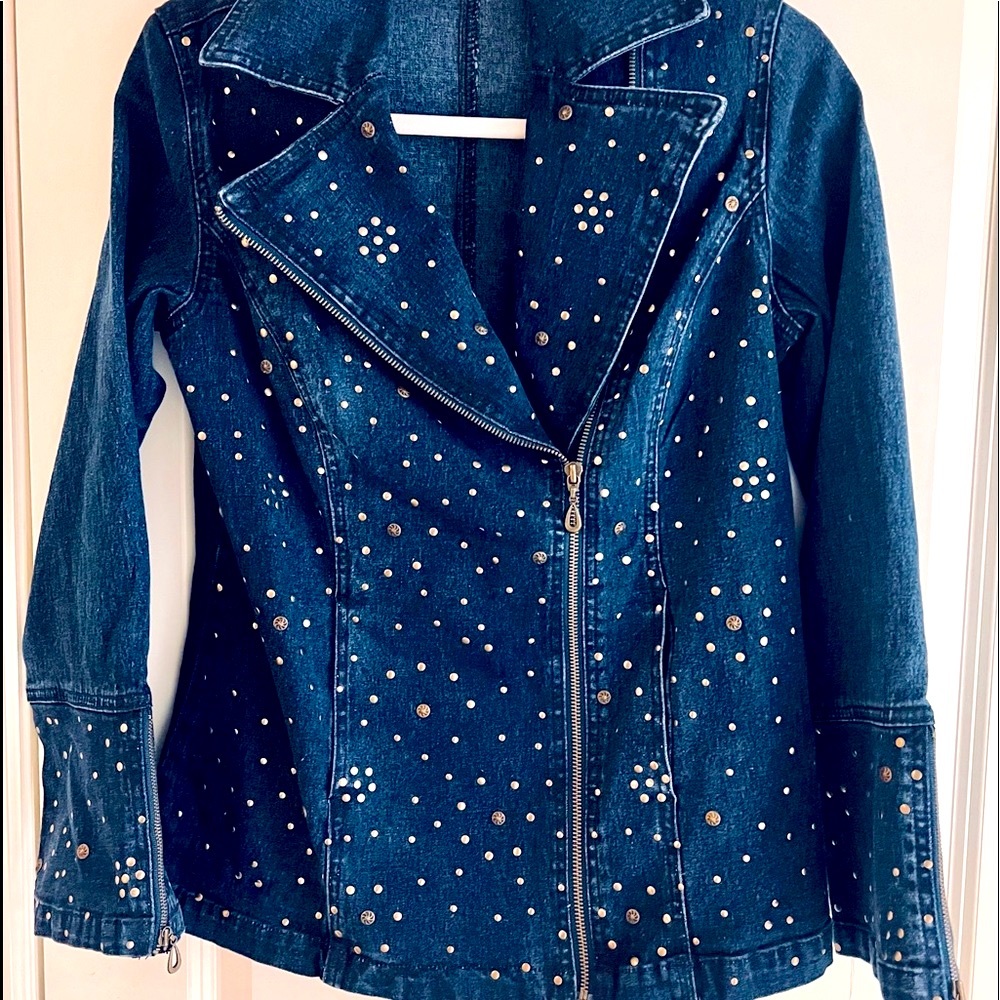 DG2 DIANE GILMAN EMBELLISHED DENIM BLUE ZIP MOTTO JACKET WITH ZIP FLARE SLEEVES